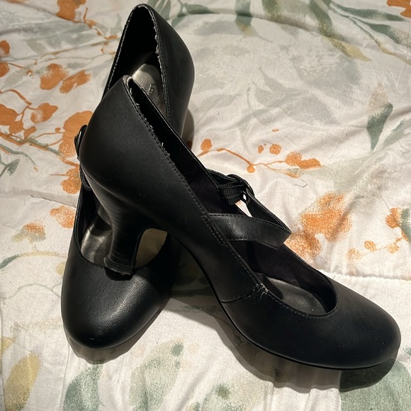 Lower east side size 8 black pumps - Picture 2 of 5